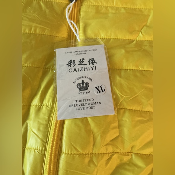 Yellow Hooded Thin Puffer Jacket Juniors Size XL Runs Small NWT - Picture 9 of 12